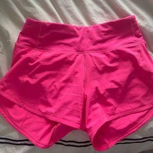 PINK HIGHLIGHT HOT PINK LULULEMON SPEED UPS. size 4, 4inch, mid rise.